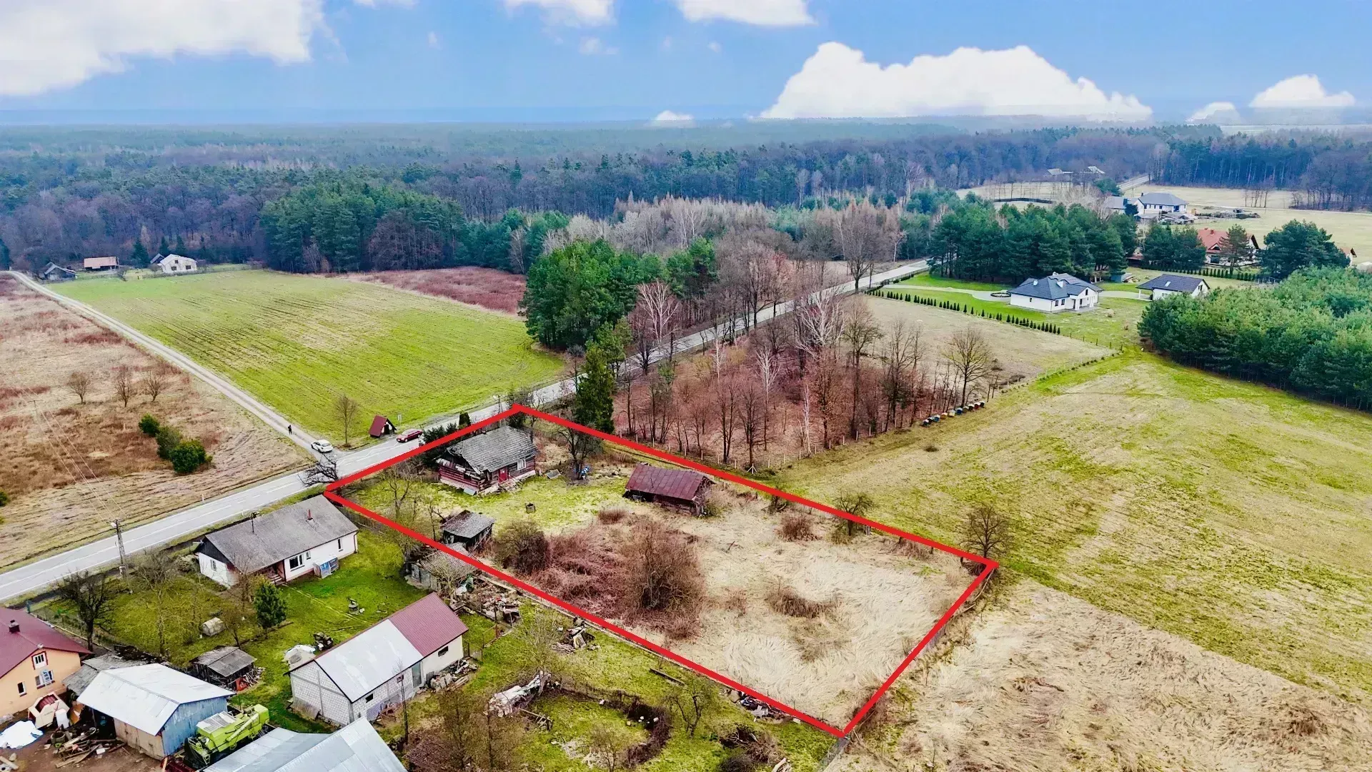 Działka z zabudowaniami Dobra 2