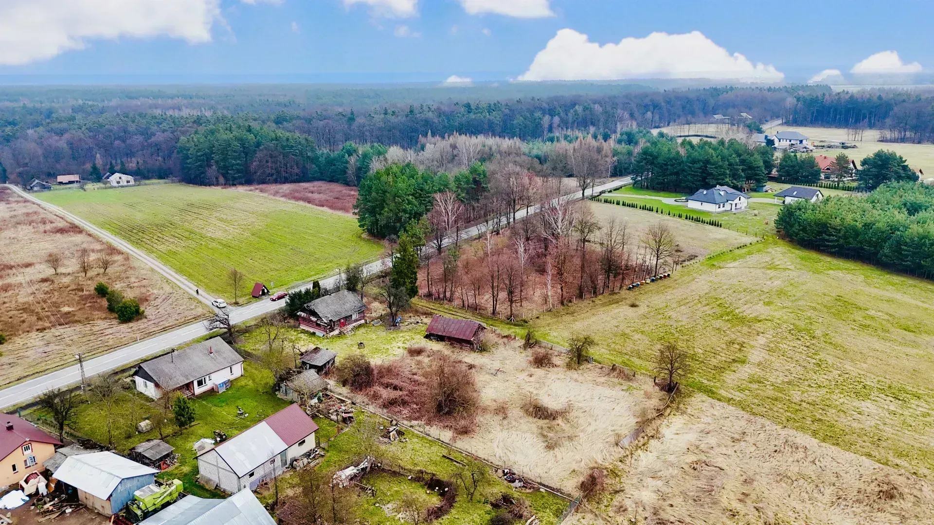 Działka z zabudowaniami Dobra 5