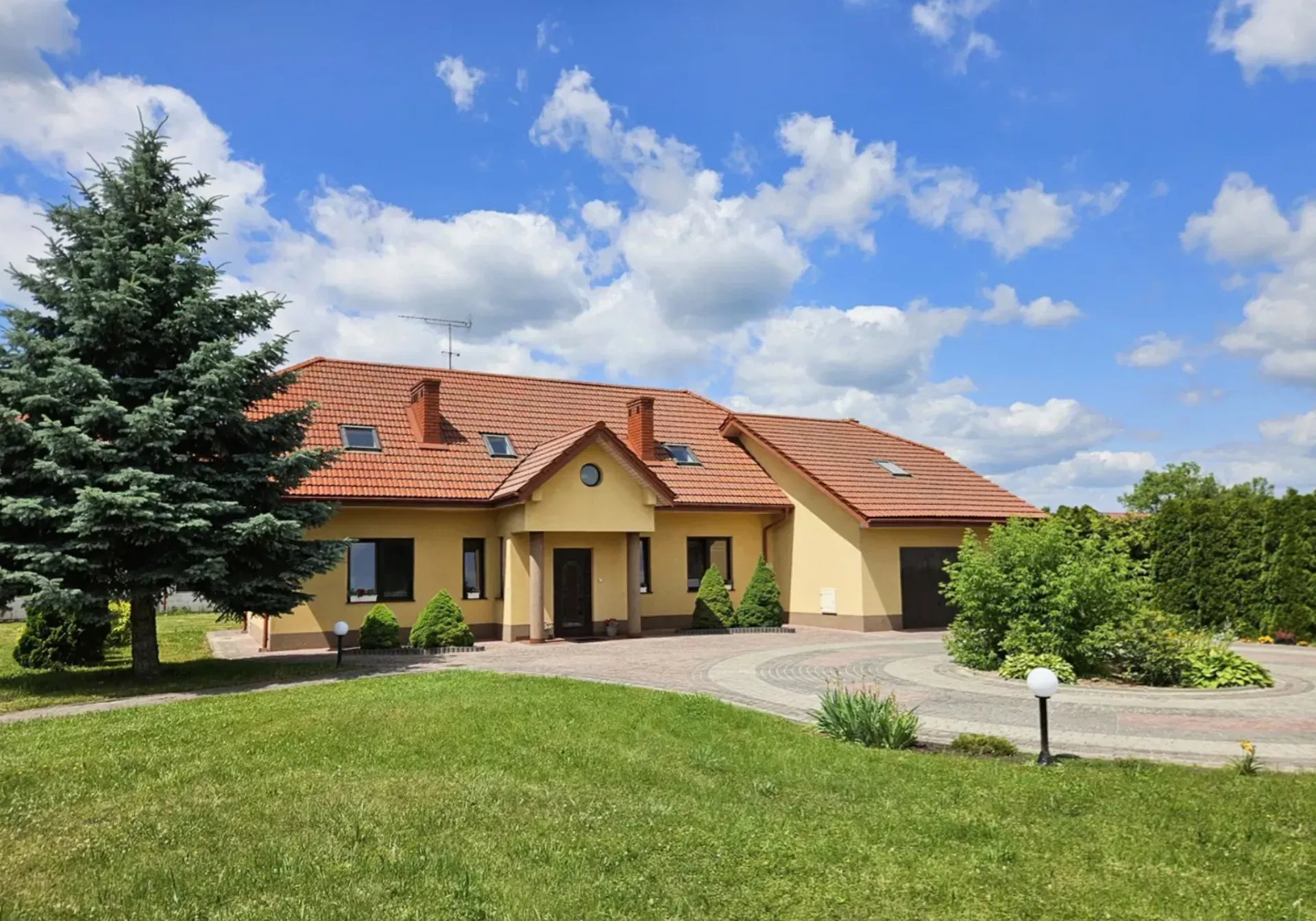 Obiekt Medyczny wraz z domem na sprzedaż 2